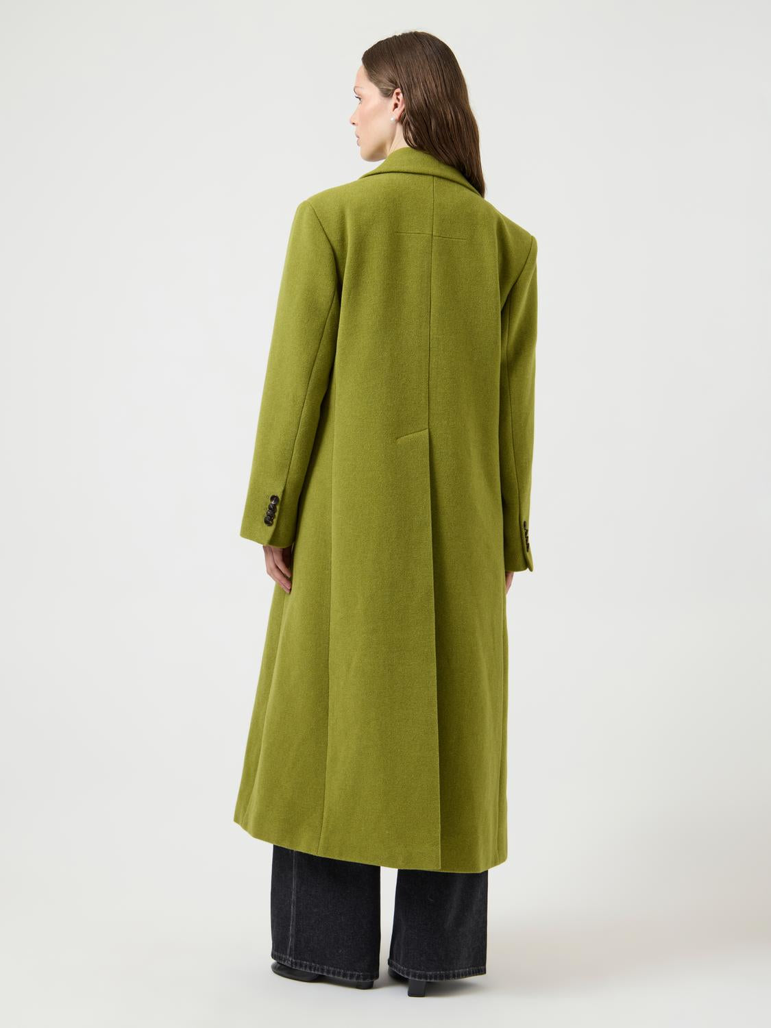 model_shot-back